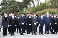 김정재·김병욱 당선인, 충혼탑 참배로 공식일정 시작