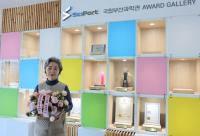 국립부산과학관 고현숙 관장, 화훼농가 위한 ‘플라워 버킷 챌린지’ 동참