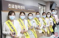 인천성모병원, 어버이날 맞아 어르신 환자 대상 '카네이션 브로치' 전달
