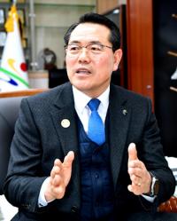 전찬걸 울진군수 피의자 신분 소환조사…공직선거법 위반