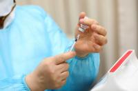 코로나19 백신 접종 이상반응 131명, 사망 2명 추가…인과성 조사중