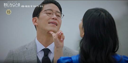 ‘펜트하우스3’는 극의 주축인 김소연, 유진, 이지아를 포함한 배우들의 적극적인 동참에 힘입어 시즌1 이후 불과 9개월 동안 무려 3편의 시리즈를 몰아칠 수 있었다. 사진=SBS ‘펜트하우스3’ 티저 예고편 캡처