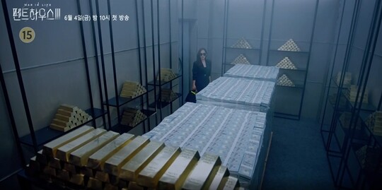 ‘펜트하우스’ 제작진은 그동안 복잡하게 얽힌 각종 의문을 시즌3에서 하나씩 풀어낸다. 제작 관계자는 “비극 속에서 더는 물러설 곳 없는 인물들의 면면과 예측할 수 없는 반전이 나온다”고 예고했다. 사진=SBS ‘펜트하우스3’ 티저 예고편 캡처