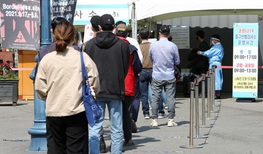 11일 0시부터 오후 9시까지 전국에서 코로나19 양성 판정을 받은 신규 확진자는 총 521명으로 집계됐다. 전날 같은 시간 집계된 520명보다 1명 많다. 사진=일요신문 DB