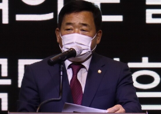 토론회에서 발언을 갖는 박성민 의원.