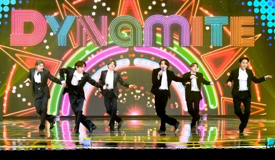 최근 BTS(방탄소년단) 소속사 하이브의 주가가 급등하면서 BTS 멤버들이 200억 원대 주식 부호 반열에 올랐다. 사진=더팩트 제공