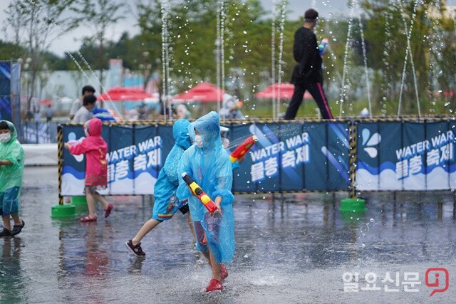 마산로봇랜드에서 물놀이를 즐기는 아이들 모습. 사진=로봇랜드 제공