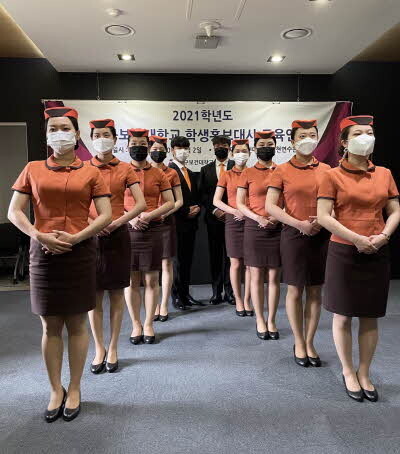 대구보건대학교 학생홍보대사들이 밀양 보현연수원 소회의실에서 인사교육을 받고 있다. <대구보건대학교 제공>
