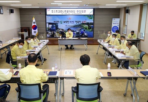 경북도의회 포스트코로나특별위원회가 29일 경북도보건환경연구원을 방문해 간담회를 갖고 있다 (사진=경북도의회 제공)