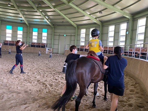 영천 운주산승마자연휴양림에서 경북교육청 재활승마 가족캠프를 운영하고 있다. (사진=경북교육청 제공)