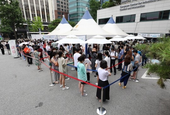 5일 0시부터 오후 9시까지 전국에서 코로나19 양성 판정을 받은 신규 확진자는 총 1574명으로 집계됐다. 사진=박정훈 기자