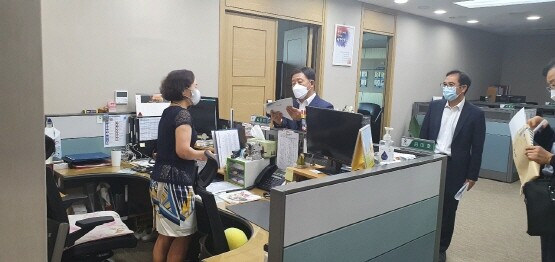 허성곤 김해시장의 환경부 방문 모습.