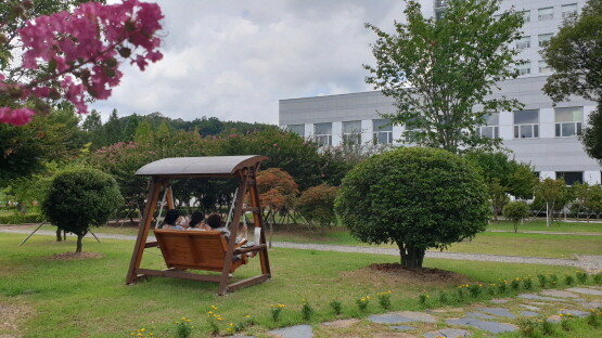 경남도 서부청사의 정원 모습. 사진=경남도 제공