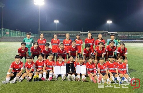 올해 춘계한국여자축구연맹전 3위에 올랐던 단월중학교 여자축구부가 창녕에서 열린 전국여자축구선수권대회 겸 제50회 전국소년체육대회에서 3위를 기록한 쾌거를 이뤘다.