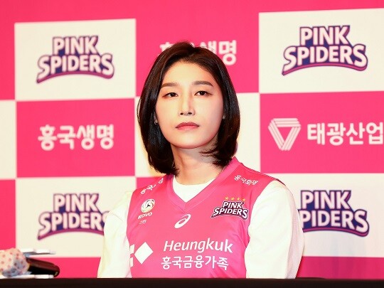 김연경은 2020 도쿄올림픽을 원활히 준비하기 위해 첫 소속팀이던 흥국생명 유니폼을 다시 입었다. 사진=박정훈 기자