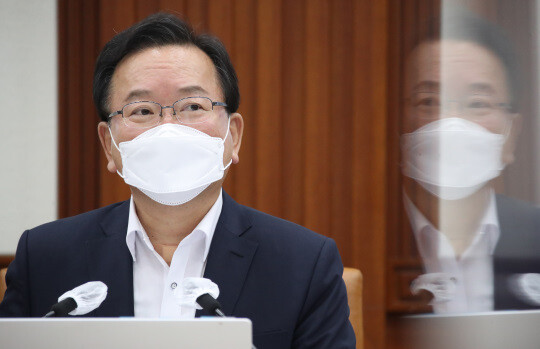 수도권 4단계·비수도권 3단계의 현행 거리두기 단계가 오는 9월 5일까지 2주 더 연장된다. 김부겸 국무총리. 사진=연합뉴스
