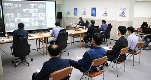 지난 19일 경북도와 경북체육회가 비대면 영상 회의로 '제102회 전국체육대회' 준비상황을 점검하고 있다. 이날 회의에는 대한체육회, 시·도, 시․도교육청과 질병관리청, 시·군 보건소 관계관 등 150여 명이 참석했다 (사진=경북도 제공)