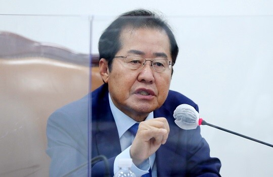 홍준표 국민의힘 의원이 25일 윤석열 대선 예비후보를 향해 “지금은 세 불리기 경선하는 시대가 아니다”라고 비판했다. 사진=박은숙 기자