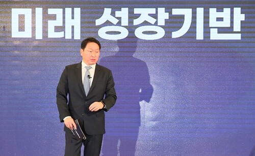 지난 4월 29일 신임 대한상공회의소 회장에 취임한 최태원 SK그룹 회장이 취임식 대신 열린 ‘타운홀미팅’에서 인사말을 하고 있다. 사진=사진공동취재단