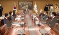 이주열 한국은행 총재 “11월 회의서 금리 인상 고려”