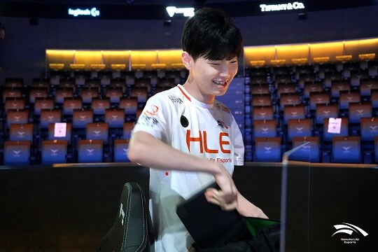 한화생명e스포츠가 롤드컵 16강 그룹 스테이지 2라운드에서 RNG를 격파하며 8강 진출을 확정지었다.사진=한화생명e스포츠 페이스북