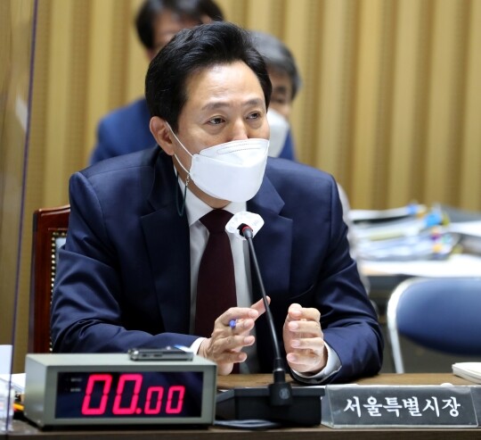 오세훈 서울시장이 19일 시청에서 열린 국회 행정안전위원회의 서울시 국정감사에서 지난 10년간 시민단체에 지원된 금액이 1조 원에 이른다는 서울시 발표는 엄격한 산정 과정을 거쳐 나온 것이라며 ‘부풀리기’ 의혹을 부인했다. 사진=일요신문 DB