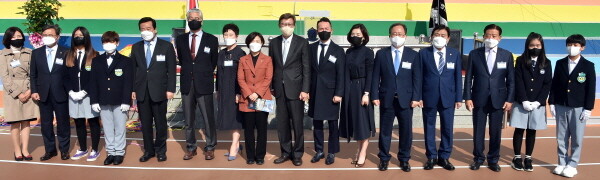 ‘남성초등학교 캠브리지 국제학교 인증 현판식’ 모습