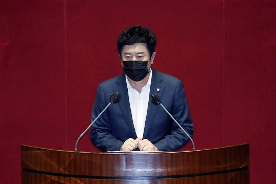 정찬민 국민의힘 의원이 9월 29일 서울 여의도 국회에서 열린 본회의에서 체포동의안 표결 전 신상발언을 하고 있다. 사진=국회사진취재단