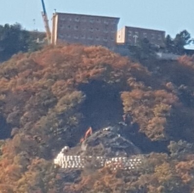 한전이 송전탑을 건설하는 장면.