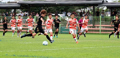 코로나19 확산으로 잠정 연기됐던 화랑대기 전국유소년축구대회가 경주에서 열린다.  이달 12일부터 다음달 5일(주말 3일(금·토·일)씩 4주 간) 까지 알천축구장 등 경주 일원에서 펼쳐진다 (사진=경주시 제공)