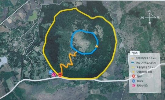 오름 정상부에 오르면 전망대를 지나 언저리로 난 3.4km의 오름둘레길(노란색 표시)이 있다. 사진=이송이 기자