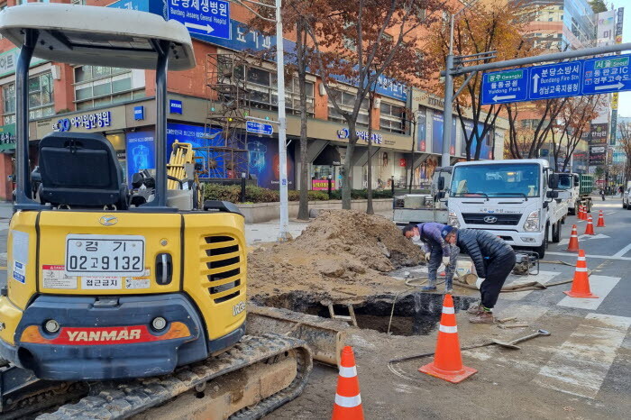 성남시 분당구 서현사거리 상수도 누수 복구공사 현장. 사진=성남시 제공