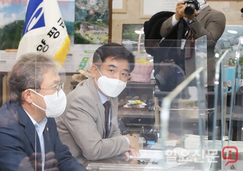 김병욱 위원장이 양평 공흥지구 개발 의혹과 관련하여 모두발언을 하고 있다.