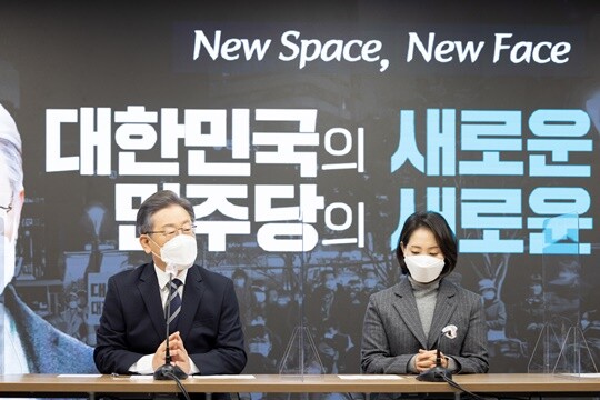 11월 30일 서울 여의도 당사에서 이재명 더불어민주당 대선 후보가 새롭게 영입한 조동연 신임 공동상임선대위원장 영입을 발표하고 있다. 사진=이재명 후보 측 제공