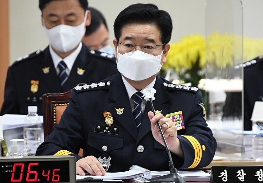 지난 10월, 김창룡 경찰청장이 국회 행정안전위원회의 경찰청 국정감사에서 질의에 답하고 있다. 사진=국회사진취재단