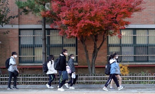 거리두기 강화 조치에 맞춰 12월 20일부터 수도권 모든 학교와 비수도권 과대·과밀학교의 전면등교가 겨울방학 직전까지 중단된다. 사진=사진공동취재단