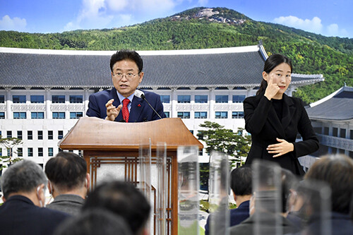 이철우 지사는 27일 도청에서 올해 도정의 주요성과를 설명하고 있다. (사진=경북도 제공)