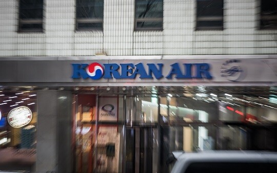 정부가 대한항공 아시아나항공 인수합병(M&A)을 조건부 승인으로 잠정 결론 내면서 항공업계 의견이 엇갈린다. 서울 중구 서소문로 대한항공 서소문 사옥. 사진=최준필 기자