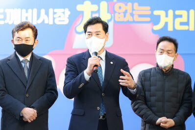 의왕시는 지난 7일 부곡도깨비시장에서 ‘차 없는 거리’ 선포식을 개최했다. 사진=의왕시 제공