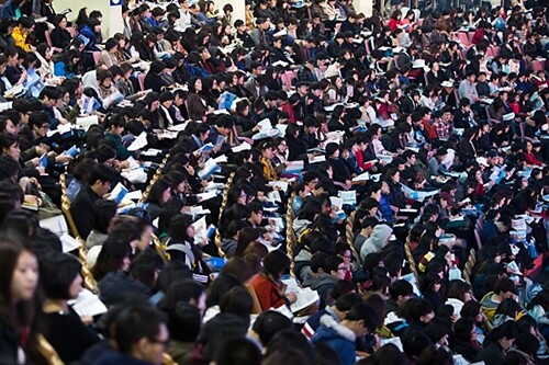 고교학점제에 대한 지방 학교의 우려가 커지고 있다. 한 입시학원이 개최한 설명회 모습으로 기사의 특정 내용과 관련 없음. 사진=최준필 기자
