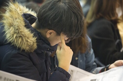 고교학점제 도입에 따라 대입제도 개정이 함께 이뤄져야 한다는 의견이 나온다. 입시설명회에 참석한 수험생 모습으로 기사의 특정 내용과 관련 없음. 사진=이종현 기자