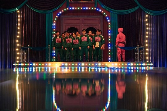 ‘오징어 게임’이 TV 시리즈-드라마 작품상을 받았다면 골든글로브의 상황이 조금은 달라질 수 있었을 지도 모른다. 누가 뭐라 해도 2021년 전세계적으로 가장 흥행한 드라마는 단연 ‘오징어 게임’이다. 사진=넷플릭스 제공