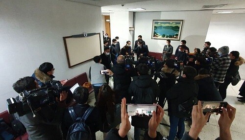 지난해 3일 오전 10시 대구지법에서 열린 1심 공판에서 신천지 대구교회 간부들이 무죄를 선고받았다. (사진=남경원 기자)