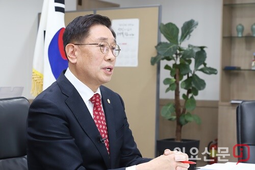 전진선 의장이 토종씨앗 관련 예산 삭감에 대한 입장을 설명하고 있다.