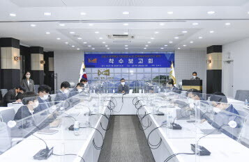 김포시는 25일 시청에서 ‘김포시 광역철도 타당성조사 및 전략계획 수립 연구용역’ 착수 보고회를 개최했다. 사진=김포시 제공