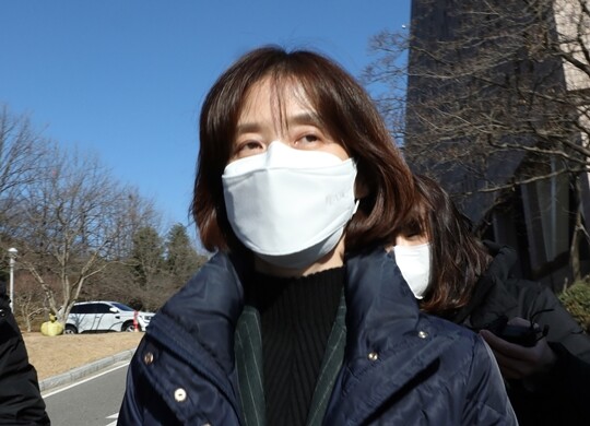 경찰에 보완수사를 해야 한다는 의견을 전달하려 한 박하영 성남지청 차장검사 등이 대검찰청에 금융정보분석원(FIU) 자료 조회를 요청하자 대검은 절차적 이유를 문제 삼아 반려했다. 이후 박은정 성남지청장(사진)은 형사3부 기능을 축소했고, 차장 전결이던 FIU 자료 조회 요청 건도 지청장 전결로 바꾸는 조치를 통해 수사를 통제하려 했다는 의혹도 제기됐다. 사진=연합뉴스