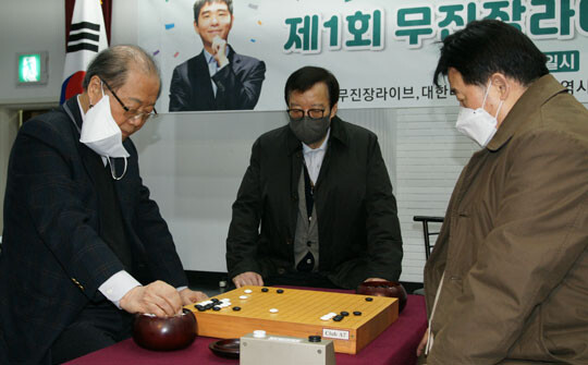 소문난 바둑 애호가 서효석 회장의 기력은 공인 아마6단이다. 사진=대한바둑협회 제공