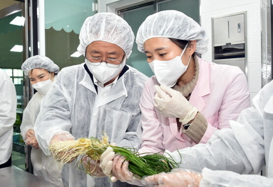 인지초 학교급식 상황 특별점검 모습. 사진=부산시교육청