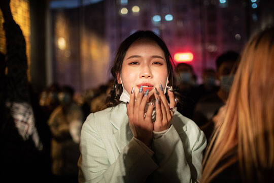 중국의 젊은이들에게 우한은 ‘자유와 저항의 도시’로 각인돼 있다. 우한의 라이브 콘서트에 참가한  여성 관객. 사진=EPA/연합뉴스