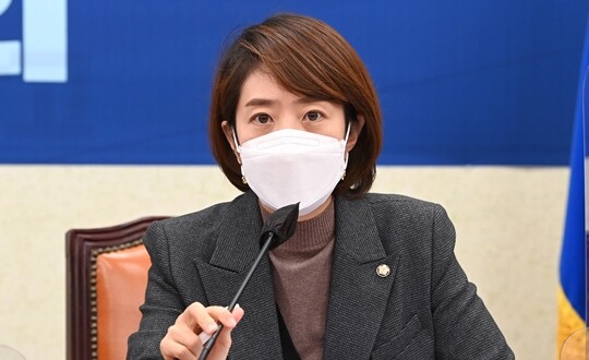 지난해 11월 서울 여의도 국회에서 열린 사회복지특별위원회 발대식에서 인사말을 하고 있는 고민정 의원. 사진=박은숙 기자